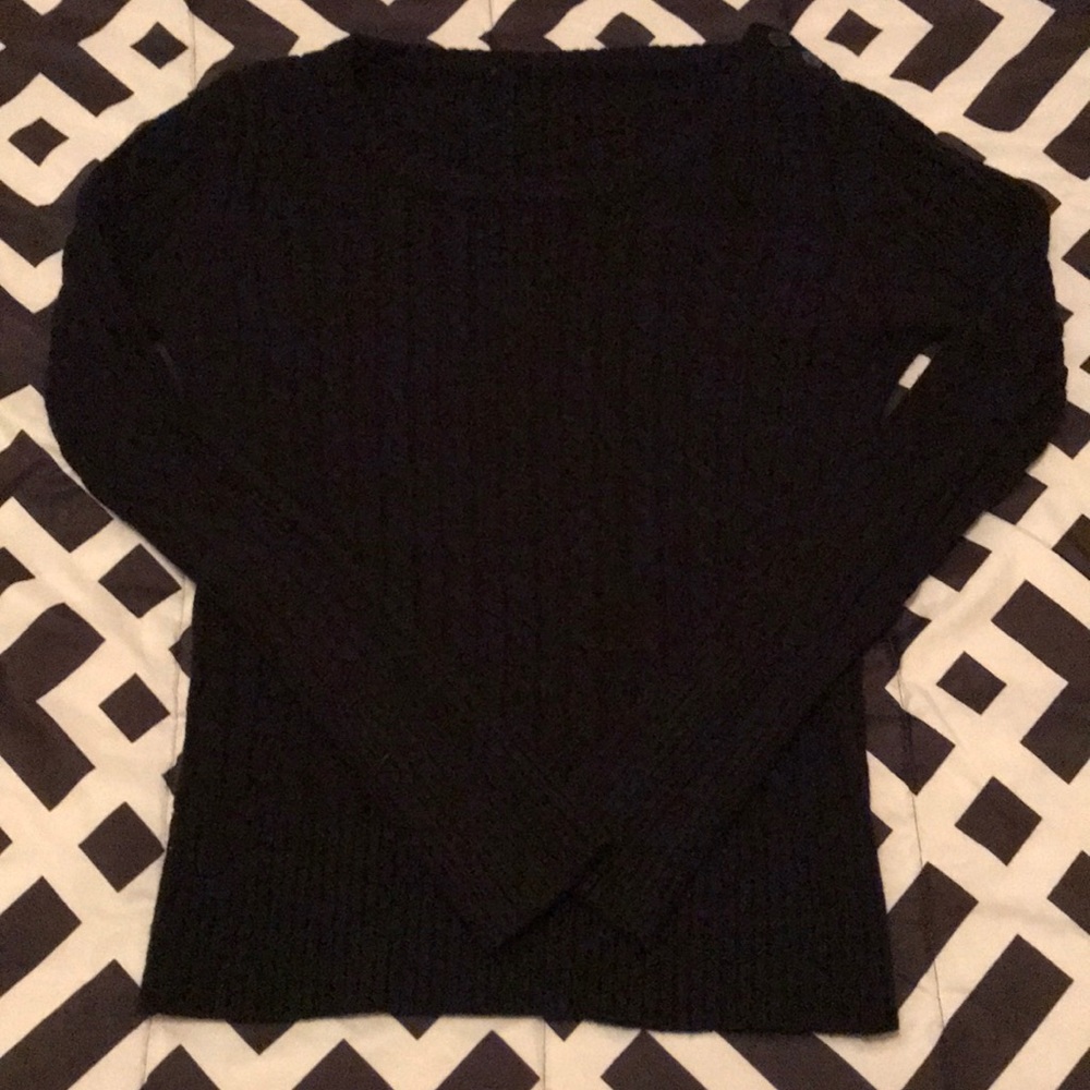 Long Sleeved Black Fitted Sweater